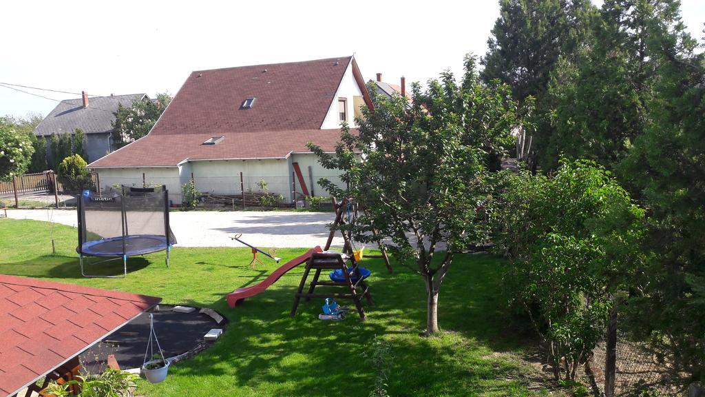 Szalóky Apartmanház Gyenesdiás Esterno foto