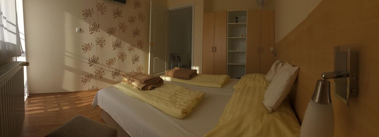 Szalóky Apartmanház Gyenesdiás Esterno foto