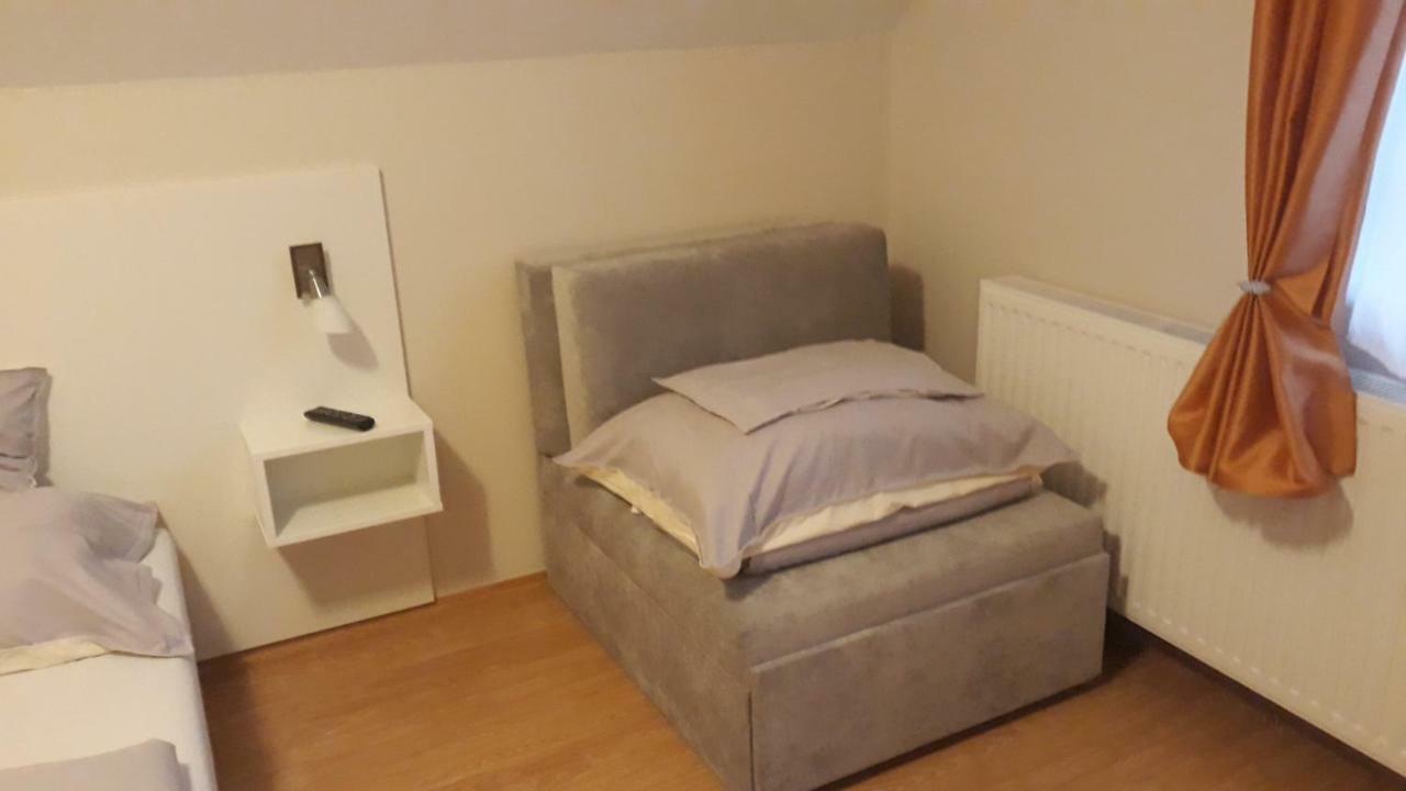 Szalóky Apartmanház Gyenesdiás Esterno foto