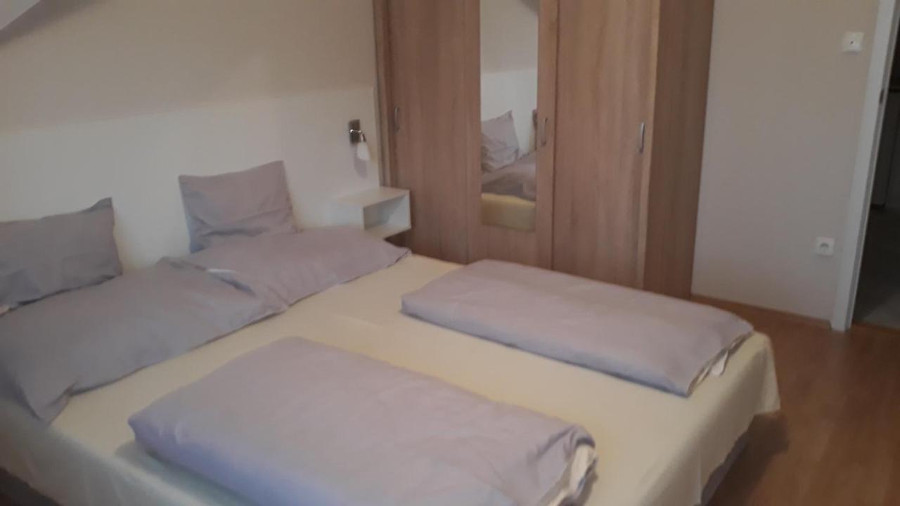 Szalóky Apartmanház Gyenesdiás Esterno foto