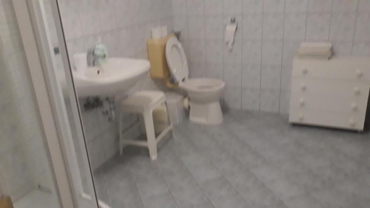 Szalóky Apartmanház Gyenesdiás Esterno foto